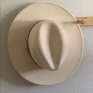 Lack of color fedora